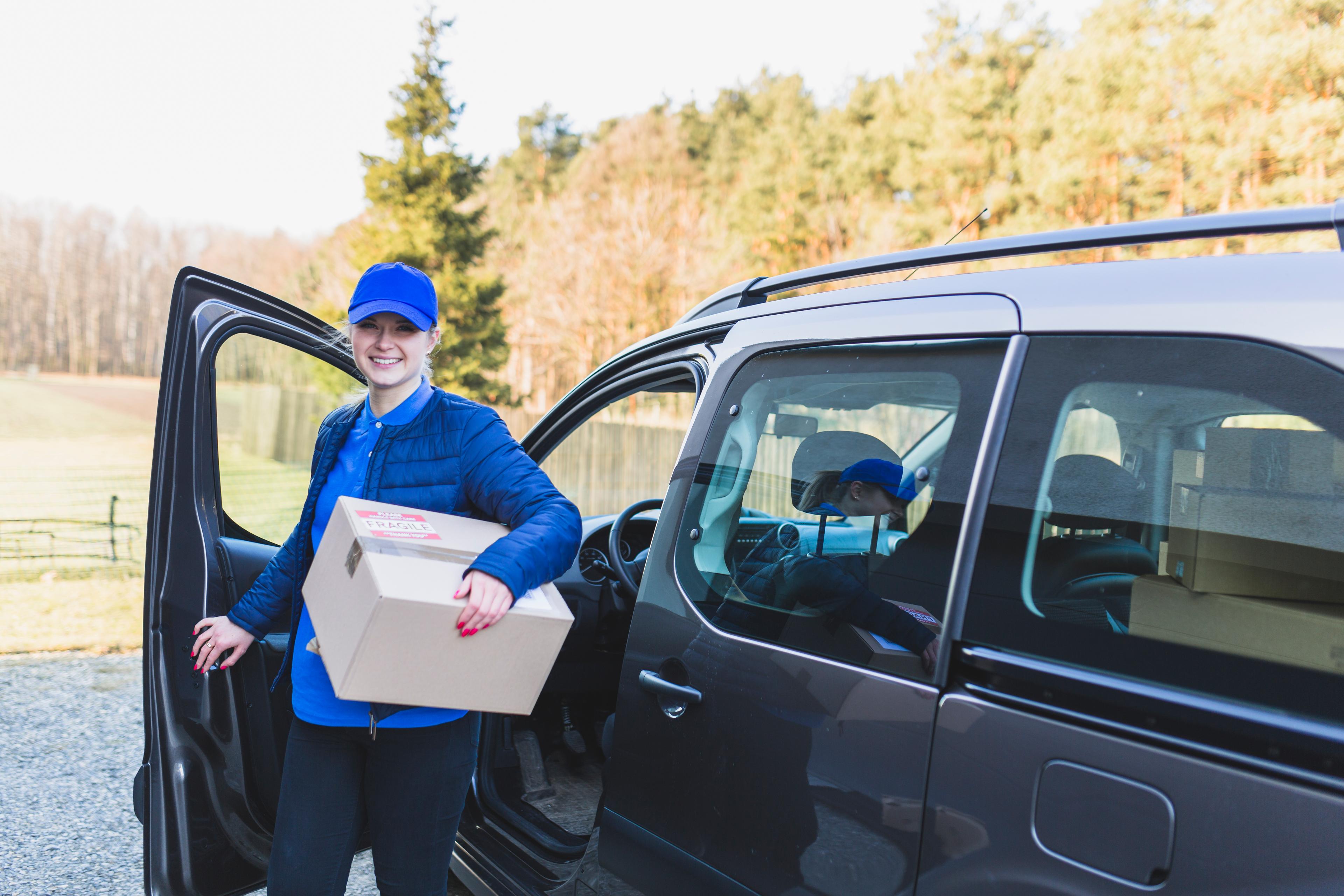 Fast UK Couriers driver handing over a parcel